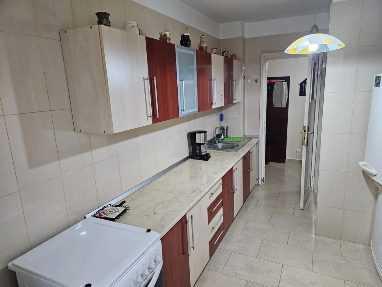 Apartament cu 3 camere, etaj intermediar - Piata Centrala