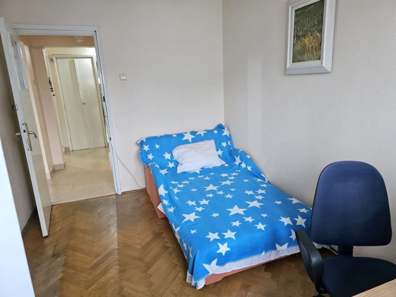 Apartament cu 3 camere, etaj intermediar - Piata Centrala