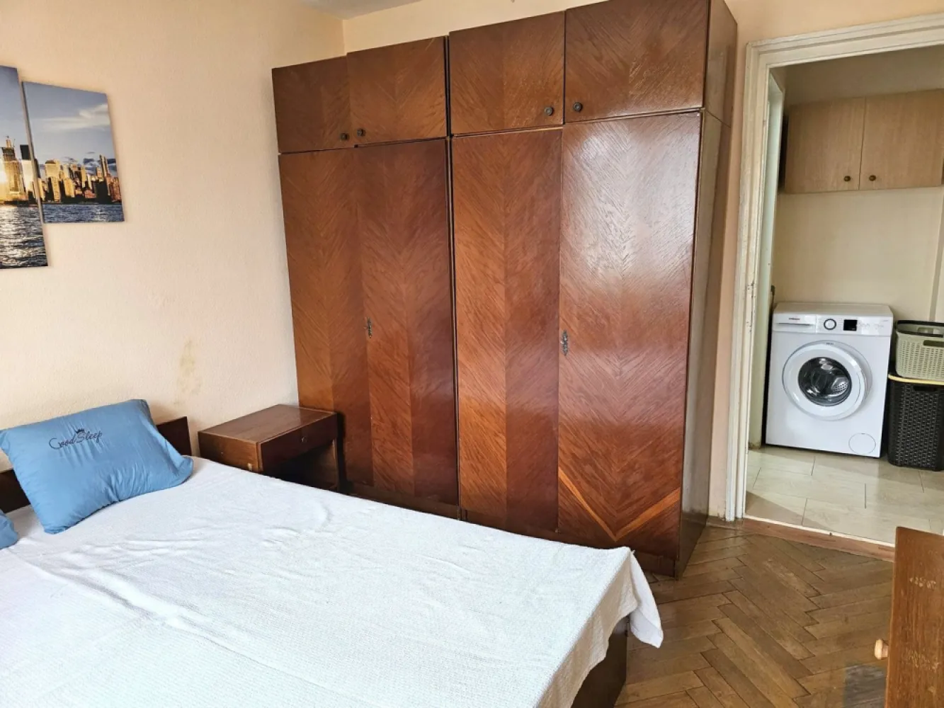 Apartament cu 3 camere, etaj intermediar - Piata Centrala