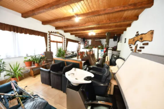 De vanzare casa cu 3 apartamente + anexa 75 mp, Comision 0%