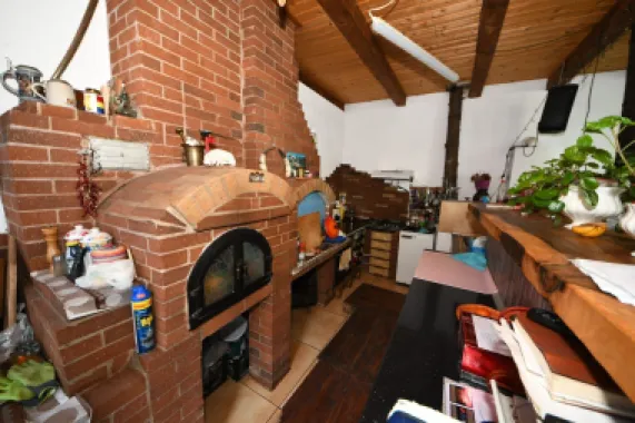 De vanzare casa cu 3 apartamente + anexa 75 mp, Comision 0%