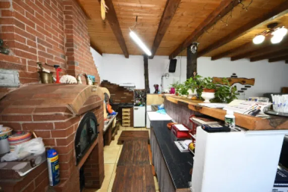 De vanzare casa cu 3 apartamente + anexa 75 mp, Comision 0%