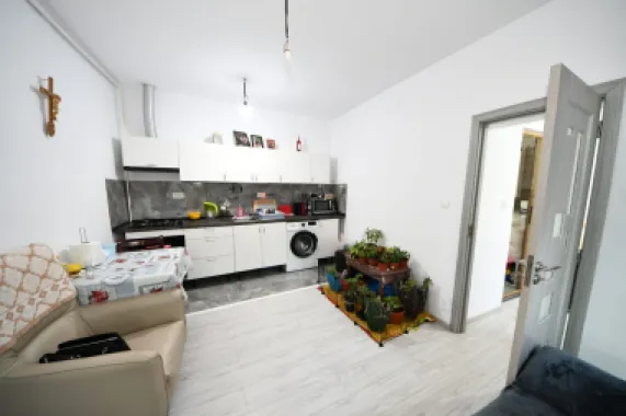 De vanzare casa cu 3 apartamente + anexa 75 mp, Comision 0%