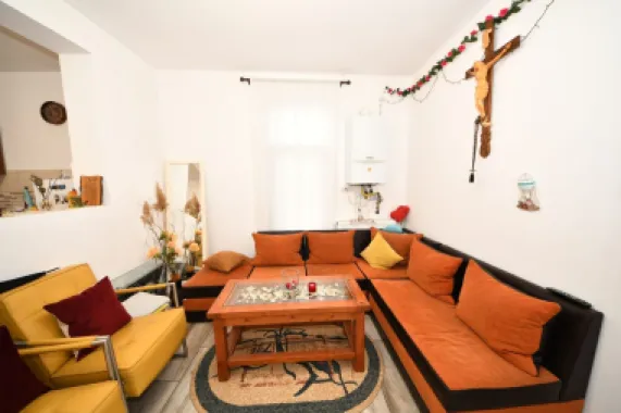 De vanzare casa cu 3 apartamente + anexa 75 mp, Comision 0%