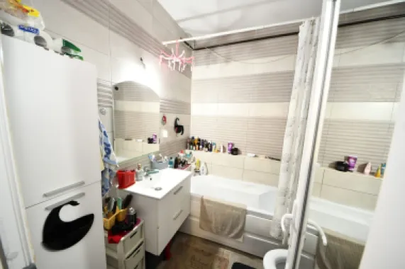 De vanzare casa cu 3 apartamente + anexa 75 mp, Comision 0%