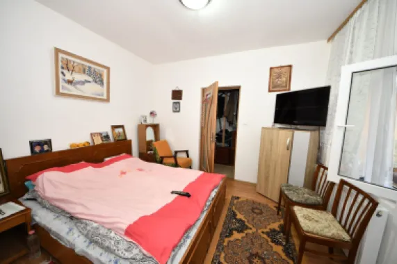 De vanzare casa cu 3 apartamente + anexa 75 mp, Comision 0%