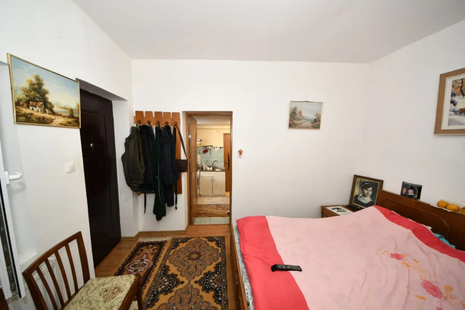 De vanzare casa cu 3 apartamente + anexa 75 mp, Comision 0%
