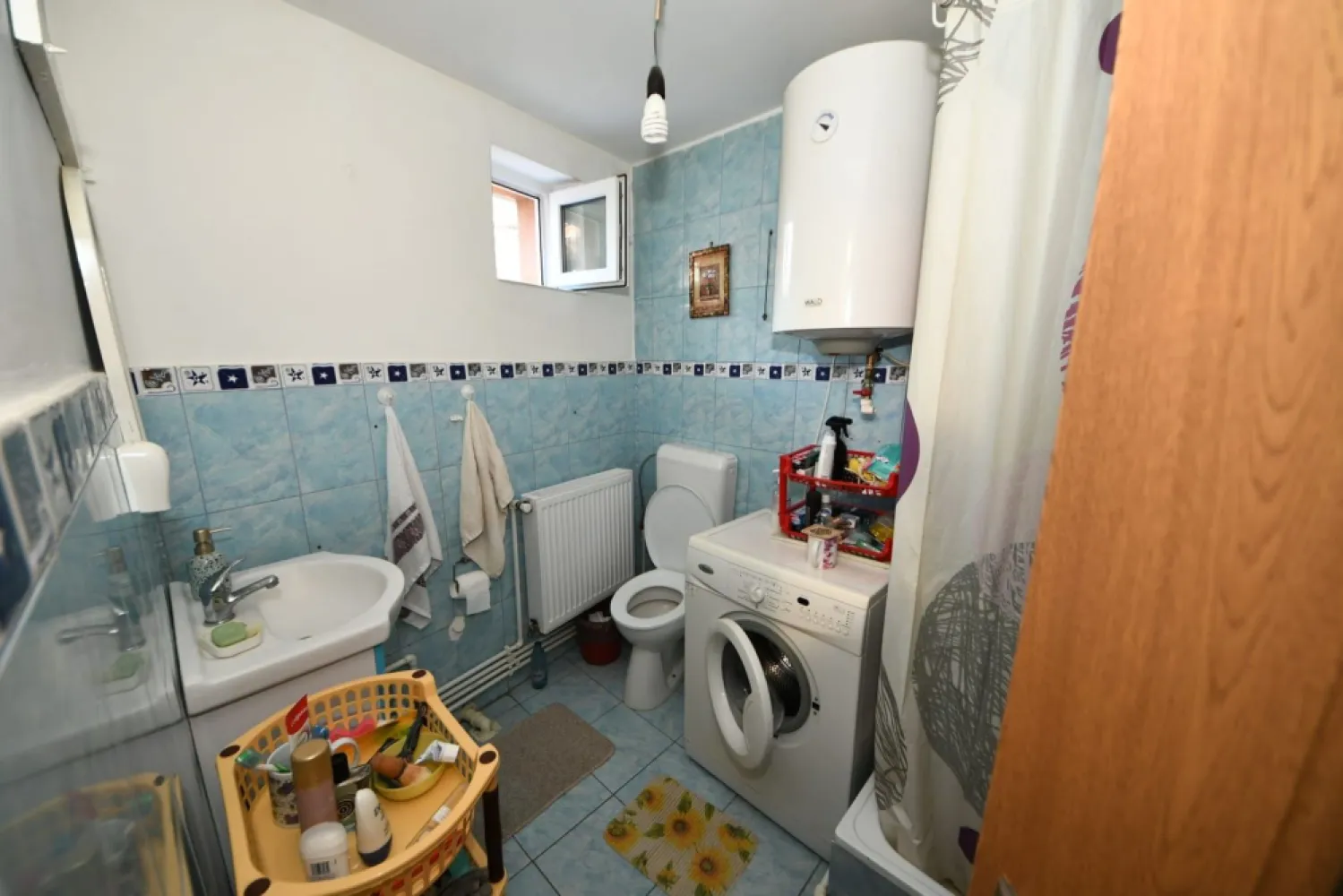 De vanzare casa cu 3 apartamente + anexa 75 mp, Comision 0%