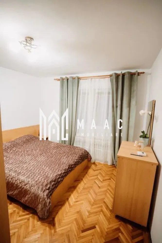 Apartament | 2 camere | Parter | 53 MPU | Strand - Maac Imobiliare vă propune spre închiriere un apartament spațios, decomandat, situat la parter, într-o zonă liniștită și foarte bine conectată la punctele de interes ale cartierului. Locația este ideală pentru o familie cu copii, având în apropiere grădinițe, școli, supermarketuri și alte facilități esențiale pentru un stil de viață confortabil. Apartamentul este complet mobilat și utilat, astfel încât noii chiriași se pot muta imediat, fără investiții suplimentare. Compartimentarea este eficientă și practică, fiind alcătuit din: Dormitor luminos Living generos Baie modernă Hol cu spații de depozitare Bucătărie complet echipată Proprietatea oferă confort, accesibilitate și siguranță, fiind potrivită pentru cei care își doresc un cămin primitor într-o zonă foarte bine dezvoltată. Condiții de închiriere: Se percepe o garanție în cuantumul unei chirii lunare. Nu sunt acceptate animalele de companie. Pentru mai multe detalii și programarea unei vizionări, vă invităm să contactați Maac Imobiliare, specificând ID: CP2850190. }}