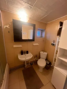 Apartament cu 2 camere, etaj 1 - zona centrala