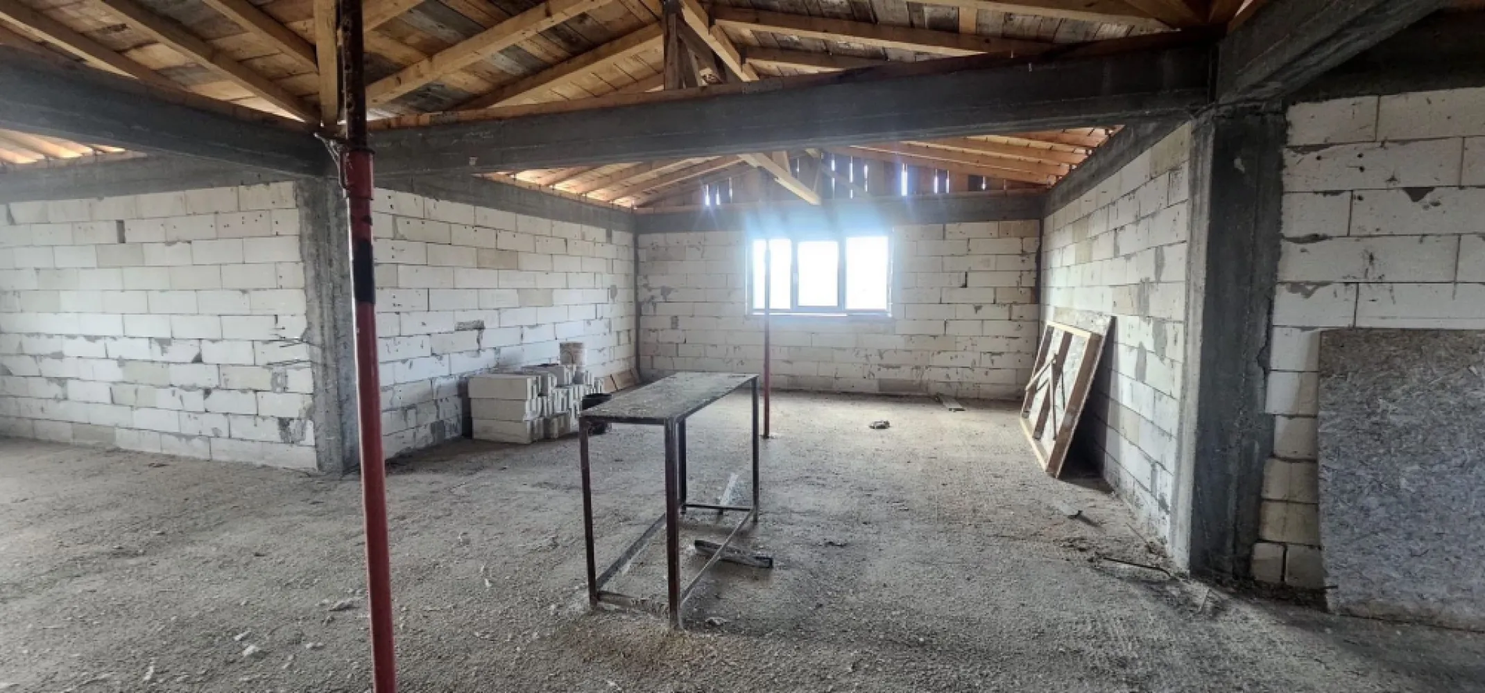 Casa la rosu Bariera Traian, teren 896 mp, 175.000 EUR