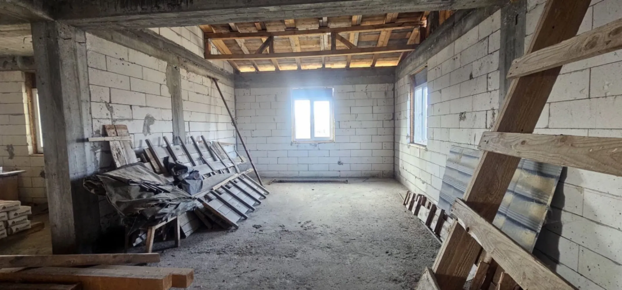 Casa la rosu Bariera Traian, teren 896 mp, 175.000 EUR