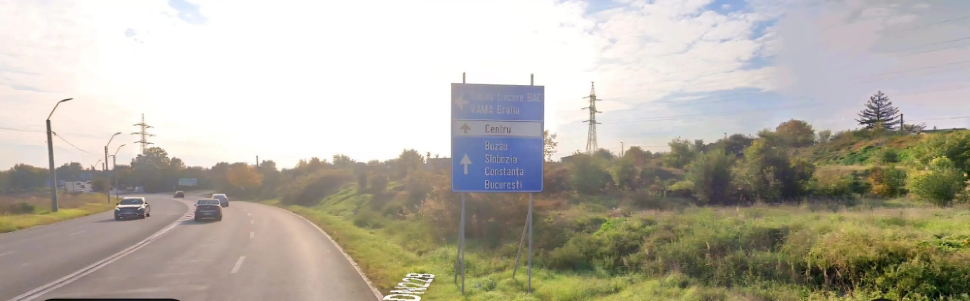 Teren intravilan 14.168 mp – pozitie excelenta la intrarea in Braila - Se ofera spre vanzare un teren intravilan cu suprafata totala de 14.168 mp, amplasat strategic la intrarea in municipiul Braila, cu deschidere directa la Drumul National DN 22B, Strada Mircea Malaeru si Strada Viilor. Caracteristici principale: • Suprafata totala: 14.168 mp • Deschidere generoasa la DN 22B si doua strazi secundare • Toate utilitatile (apa, canalizare, gaze, electricitate) se afla la limita proprietatii • Teren plan, cu acces facil pentru vehicule de mare tonaj Destinatie ideala: • Dezvoltare rezidentiala – complex de case sau blocuri • Proiecte comerciale sau industriale – hale, depozite, showroom-uri • Investitie cu potential ridicat datorita pozitiei excelente si vizibilitatii la drum national Pret de vanzare: 55 €/mp (negociabil) Contact: Ene Marian – 0740 949 871 Comision agentie aplicabil }}