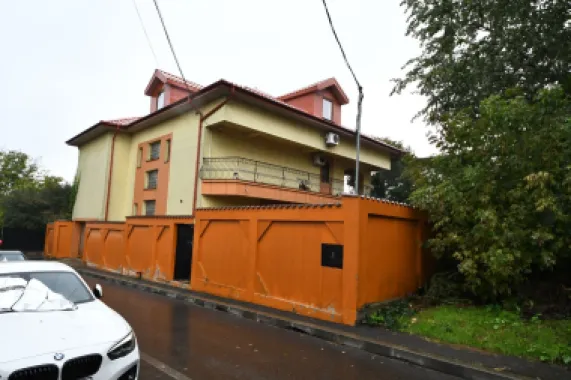 Vila spatioasa, constructie solida, zona micro 17 – Galati