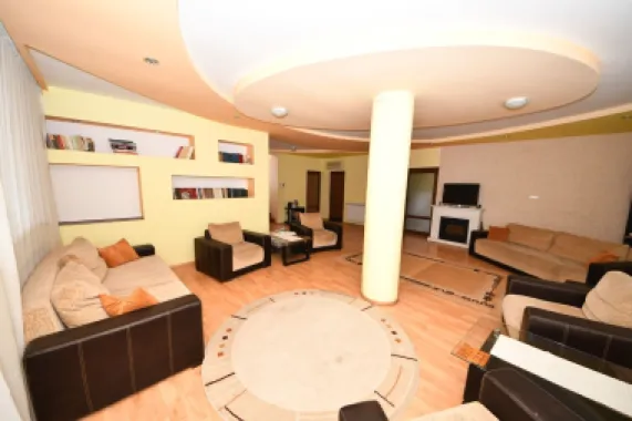 Vila spatioasa, constructie solida, zona micro 17 – Galati