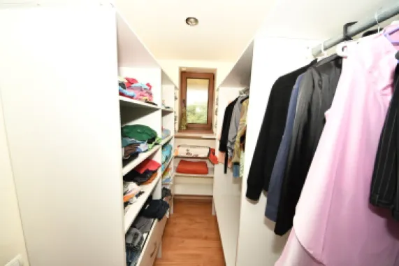 Vila spatioasa, constructie solida, zona micro 17 – Galati