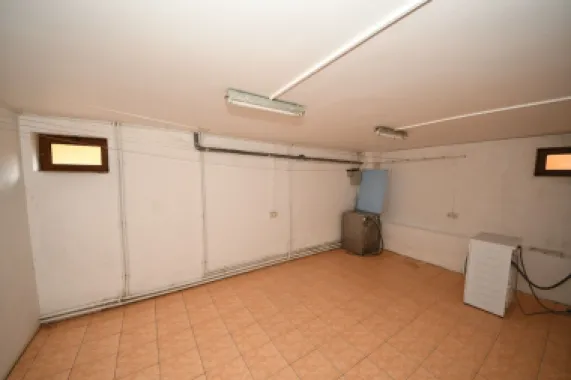 Vila spatioasa, constructie solida, zona micro 17 – Galati