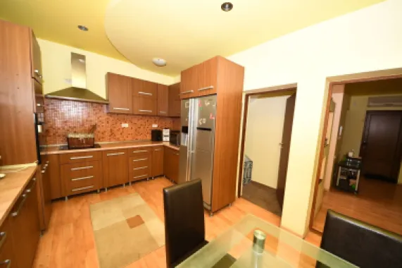 Vila spatioasa, constructie solida, zona micro 17 – Galati