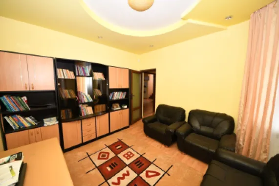 Vila spatioasa, constructie solida, zona micro 17 – Galati