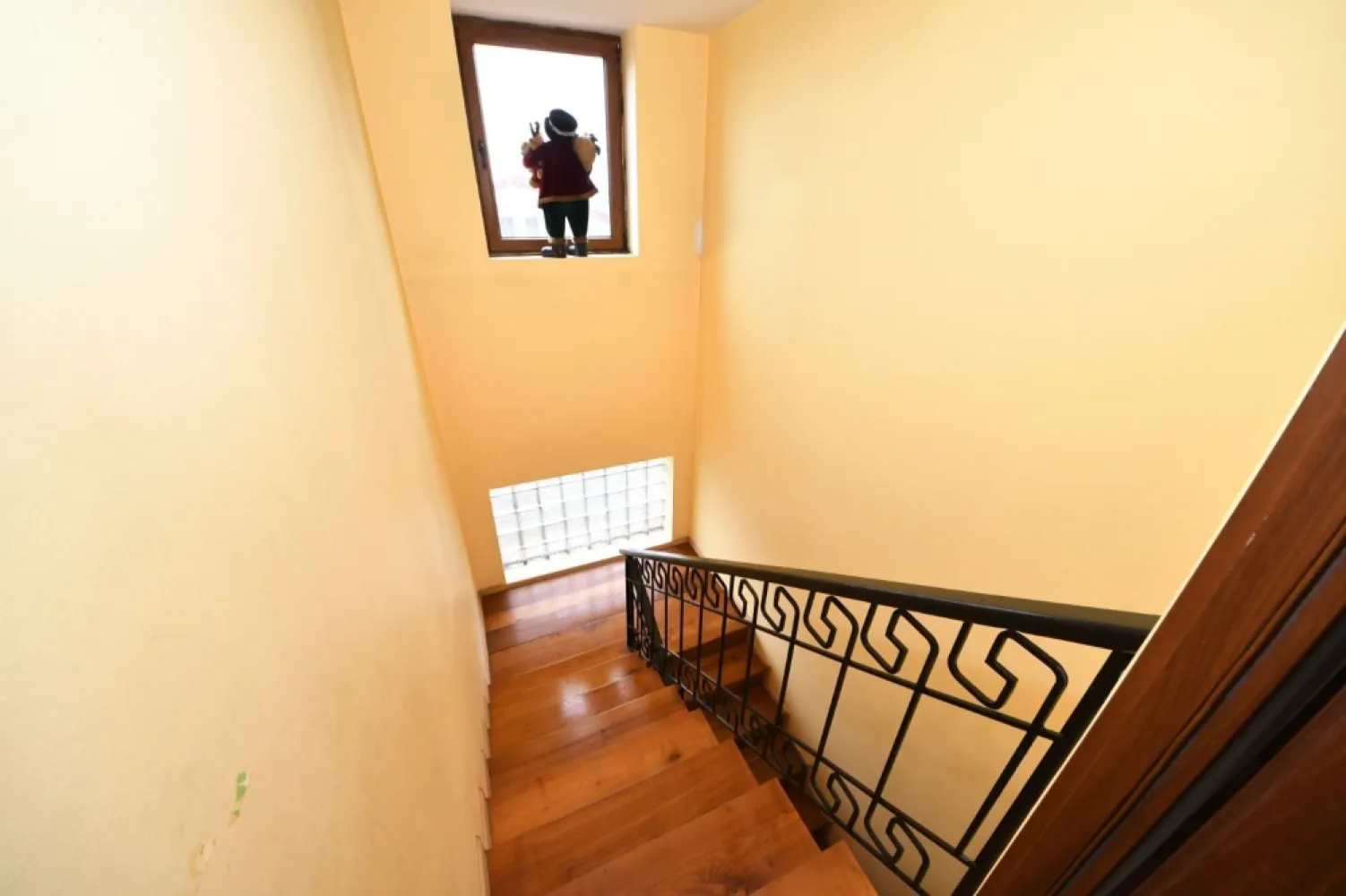 Vila spatioasa, constructie solida, zona micro 17 – Galati