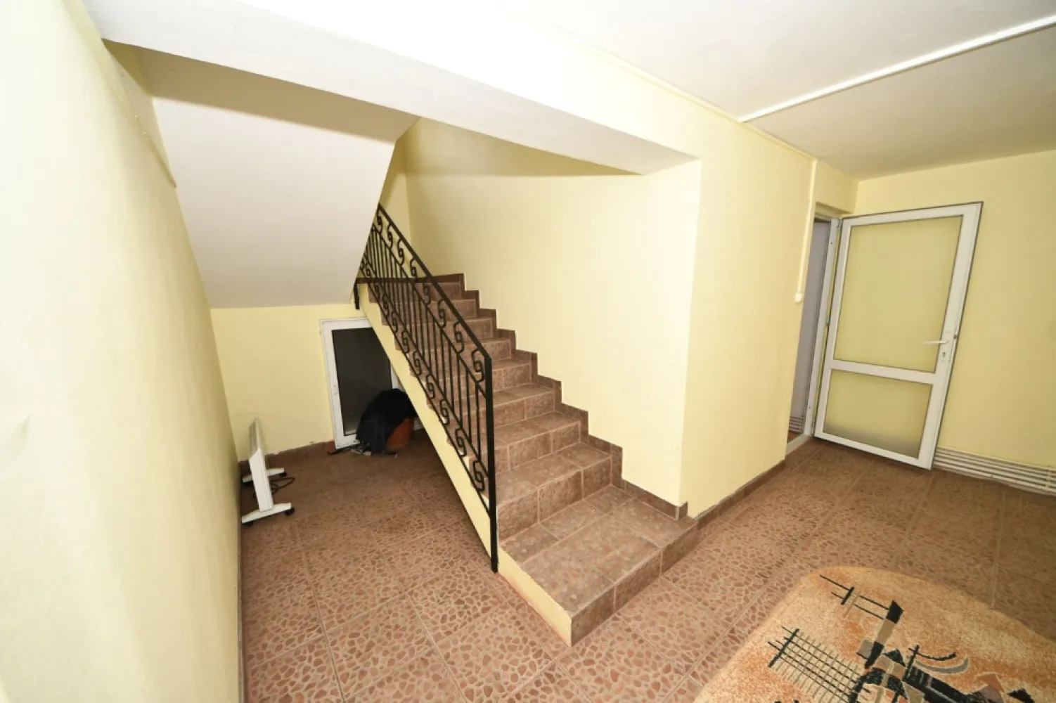 Vila spatioasa, constructie solida, zona micro 17 – Galati