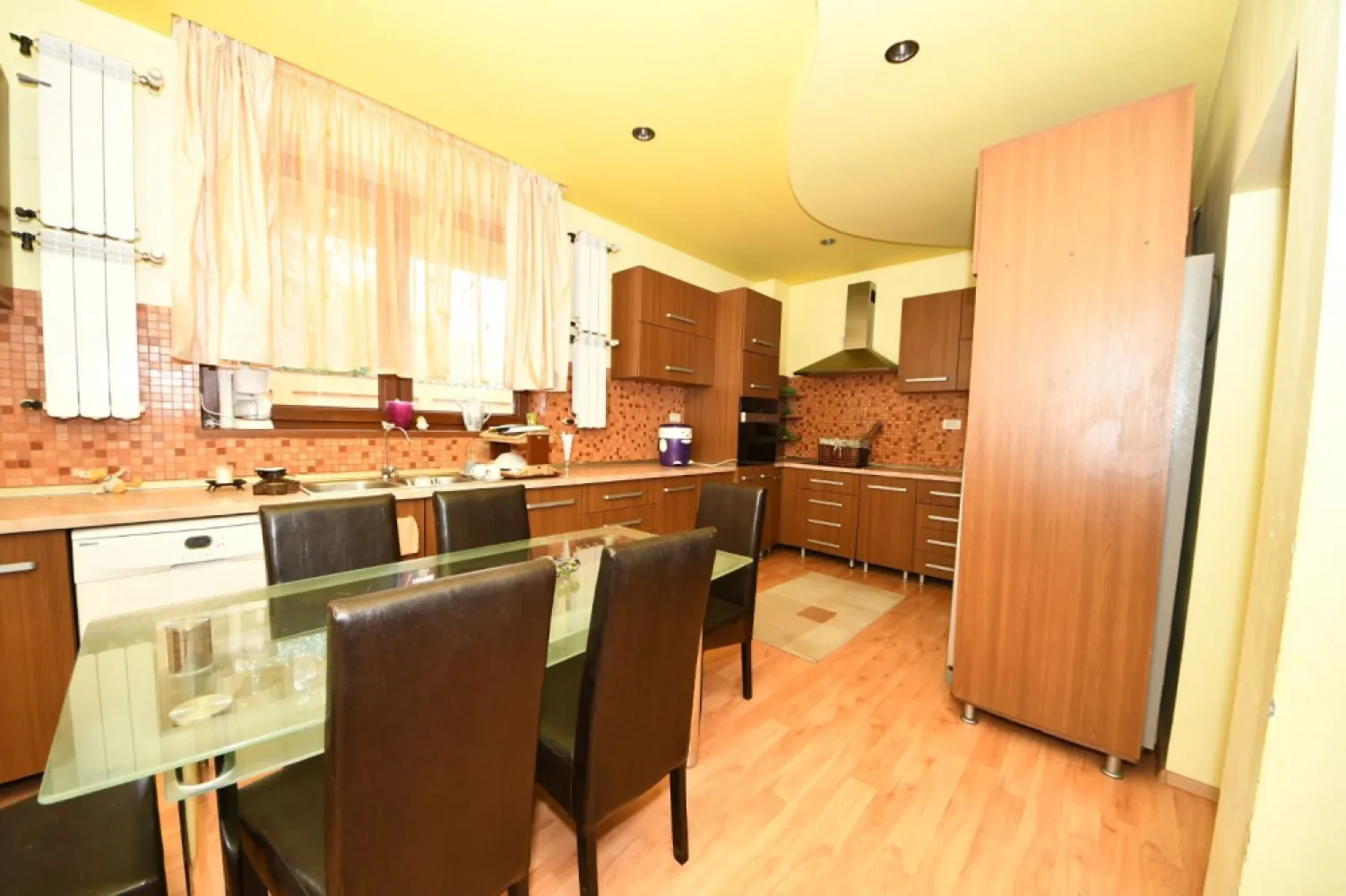 Vila spatioasa, constructie solida, zona micro 17 – Galati