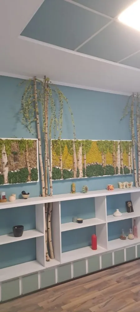 De inchiriat – Spatii de birouri in Micro 16, Galati - Agentia MAG Invest va propune spre inchiriere 3 spatii de birouri situate intr-o cladire moderna destinata activitatilor de birou, amplasata in zona Micro 16, in apropierea Scolii Nr. 11. Disponibilitati: 2 birouri a cate 21 mp – chirie: 1.400 lei/luna fiecare 1 birou de 17 mp – chirie: 1.200 lei/luna Spatiile sunt luminoase, bine compartimentate si potrivite pentru activitati de birou, consultanta, servicii sau alte domenii similare. Cladirea ofera acces facil la mijloace de transport in comun si este situata intr-o zona usor accesibila, cu vizibilitate buna. Costuri aditionale: se percepe comision agentie. Pentru informatii suplimentare si programari pentru vizionare: Ene Marian – 0740 949 871 Agentia MAG Invest }}