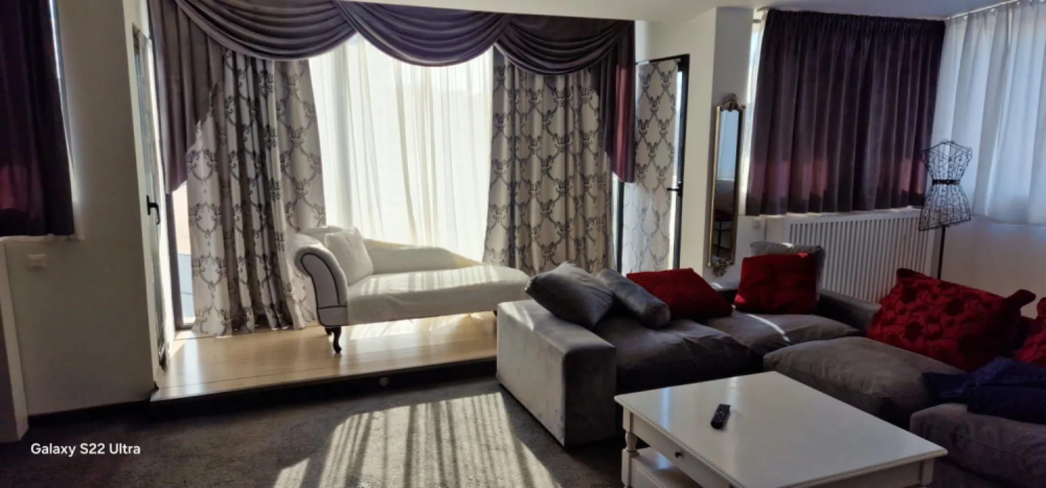 Vanzare - imobil cu posibilitati de investitie multiple - Mazepa 2 - Va prezentam o oportunitate rara de investitie in inima Galatiului, in cartierul Mazepa II – una dintre cele mai cautate zone din oras: centrala, linistita si foarte bine conectata. Detalii proprietate: Teren: 614,40 mp Amprenta la sol: 205 mp Suprafata desfasurata totala: 904,03 mp Regim de inaltime: Demisol + Parter + 2 Etaje + Penthouse Compartimentare: Fiecare nivel este impartit in 2 apartamente spatioase, complet mobilate si utilate cu bucatarii proprii. Demisol: 163,83 mp utili – include un apartament si spatii tehnice/depozitare Parter: 182,53 mp utili + terasa de 15,69 mp Etaj 1: 178 mp utili + terasa de 9,57 mp Etaj 2: 178,17 mp utili + terasa de 9,93 mp Etaj 3 (Penthouse): 170 mp utili + 2 terase Total: 8 apartamente complet functionale, cu posibilitate de recompartimentare dupa preferinte. Utilizare actuala: Imobilul functioneaza in prezent ca apart-hotel, fiecare apartament fiind complet mobilat si echipat pentru inchiriere sau locuire imediata. Ideal pentru: Activitatea de apart-hotel Locuinta multifamiliala Investitie imobiliara – randament excelent, cu potential de extindere pe lateral, in spate sau pe verticala Scoala privata / gradinita / centru pentru seniori Alte avantaje: Proiect pregatit pentru instalarea unui lift (neinstalat, pentru a pastra spatiul) Posibilitate de constructie a unui nivel suplimentar Curte amenajata cu brazi, trandafiri si zone pavate Exista posibilitatea de vanzare partiala – pe apartamente Pret: 1.050.000 euro Se accepta variante imobiliare in Galati si Bucuresti,variante auto si posibilitatea de vanzare cu rest de plata. Pentru mai multe detalii sau programarea unei vizionari, va rugam sa ne contactati. Contact - 0740.949.871 Proprietate cu potential mare, ideala pentru investitori sau dezvoltatori! }}