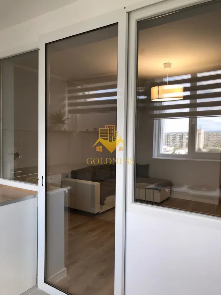 1 camera, Manastur, Minerva, Gr. Alexandrescu, UMF, USAMV, MC, Flora - GOLDNESS Imobiliare vă propune spre închiriere un apartament cu 1 camere complet mobilat și utilat, la etajul 8 într-un imobil de 10 etaje, în Cartierul Manastur.
Se află în apropierea stațiilor de transport în comun, magazine, restaurante, spații verzi, farmacii, etc. 

Apartamentul este compartimentat astfel:
 - camera cu canapea extensibilă, dressing, noptiere
 - bucătărie complet utilată și mobilată, loc de servit masa 
 - baie cu cada, calorifer port prosop și dulap pentru depozitare.
 - balcon 2mp.

Imobilul este dotat cu toate cele necesare- termoficare, frigider, aragaz, hotă, mașină de spălat haine, etc. 

Dacă sunteți interesați de acest apartament și doriți să îl vizionați, dar și pentru alte oferte nu ezitați să ne contactați telefonic sau prin e-mail. Vă stăm la dispoziție!
Pentru intermediere se percepe un comision de 50% din prețul chiriei!