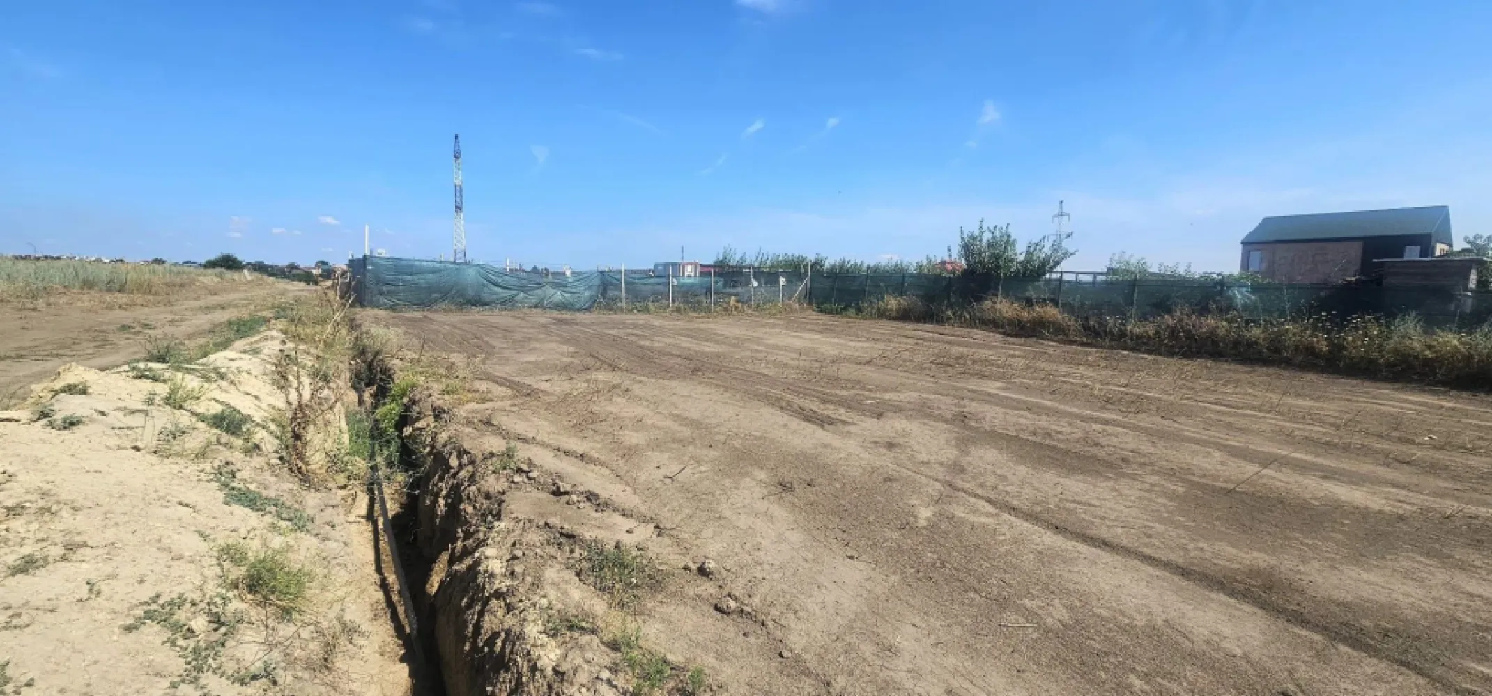 Teren de vanzare – Sat Costi, ideal pentru constructii sau investitii - Vânzare teren extravilan – Sat Costi, 250 mp, front stradal 14,5 ml Mag Invest oferă spre vânzare un teren extravilan situat în satul Costi, cu destinație ideală pentru construcții individuale. Terenul are o suprafață totală de 250 mp, cu front stradal de 14,5 ml și acces facil din drum pietruit. Utilități: Apă la limita proprietății Curent electric în imediata vecinătate Zona este liniștită, cu vecinătăți formate din locuințe noi și terenuri similare, ideală pentru dezvoltare rezidențială. Preț de vânzare: 9.700 € Contact: Ene Marian – 0740 949 871 - Mag Invest }}