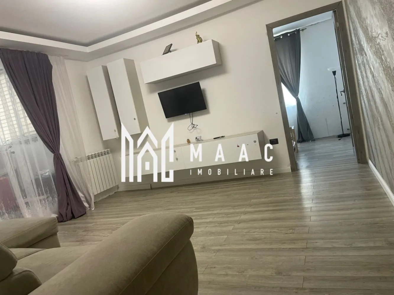 APARTAMENT |2 CAMERE|CENTRU|50 MPU|LOC PARCARE| - MAAC IMOBILIARE va propune spre vanzare un apartament modern in centrul orasului, dar intr-o zona linistita ,foarte aproape de punctele de interes ale orasului.
.Apartamentul se afla la parter, se vinde complet utilat si mobilat .Suprafata este de 50 mp.
In acelasi pret este inclus si un loc de parcare privata .
Pretul este de 85.000 euro.
Pentru a programa o vizionare sau pentru mai multe informatii va rugam sa specificati ID3064339.