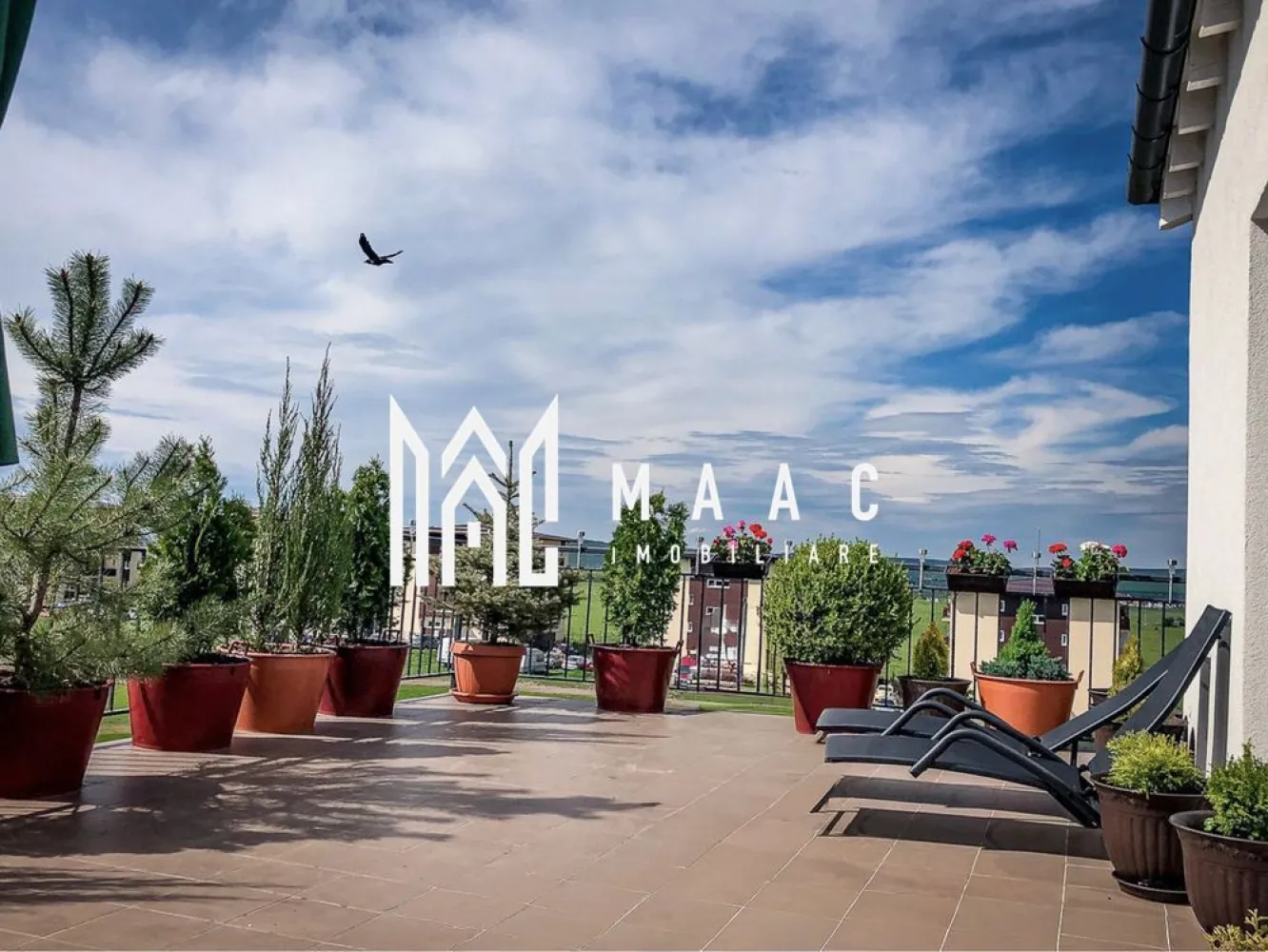 Apartament de vânzare Sibiu 3 camere | Turnișor | terasă 50 mp - Apartament cu 3 camere decomandat în Turnișor, Sibiu, situat la etajul 4 din 4, cu 60 mp utili, terasă de 50 mp și două locuri de parcare.

Detalii proprietate:
• Suprafață utilă: 60 mp
• Suprafață construită: 72 mp
• Compartimentare: 3 camere, 2 dormitoare, 1 baie, 1 bucătărie
• Etaj 4 din 4
• Imobil finalizat, construit în anul 2020
• Stare interioară: bună
• Terasă de 50 mp
• Două locuri de parcare exterioare
• Complet mobilat și utilat
• Bucătărie echipată complet
• Aer condiționat Gree și frigider LG Side by Side
• Disponibil imediat

Apartamentul este amplasat în ansamblul rezidențial Belvedere Residence, într-o zonă liniștită și în dezvoltare din Turnișor. Proprietatea are acces rapid către centrul orașului, centre comerciale, școli, grădinițe, mijloace de transport și principalele puncte de interes.

Cod anunț CP3197891. Contactați-ne pentru o vizionare și pentru detalii suplimentare.