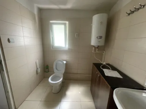 Casa de inchiriat, Micro 17 - curte spatioasa, loc de parcare