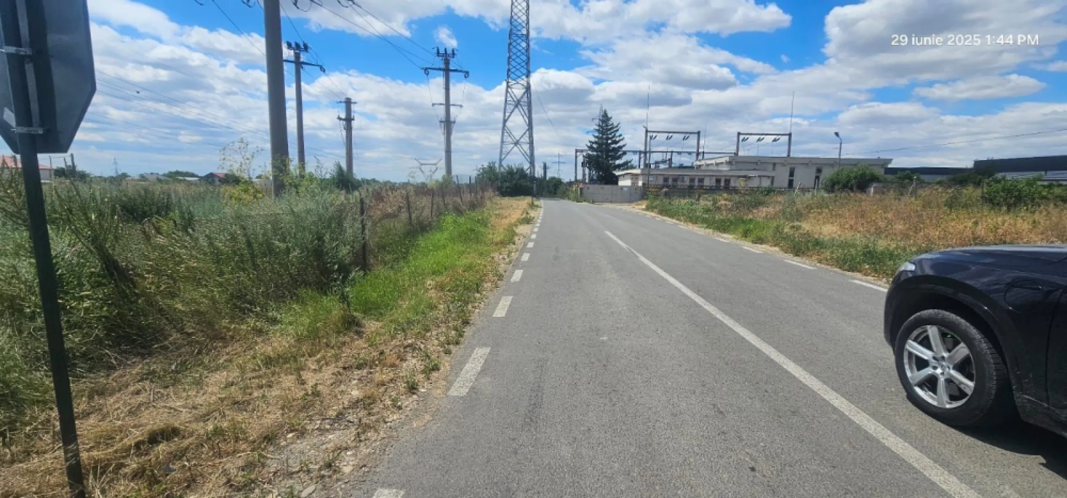 Loturi teren 590 mp - Vanatori, jud Galati, 43 mp negociabil - Teren de vânzare cu caracter privilegiat, ideal pentru construcția casei visurilor tale sau pentru o investiție profitabilă. Situat într-o zonă liniștită, dar cu acces rapid la toate facilitatile urbane, acest teren îți oferă tot ce ai nevoie pentru un stil de viață confortabil și sigur. Caracteristici principale: Deschidere generoasă: 17,37 metri liniari, pentru o amplasare flexibilă Acces direct din stradă, cu poartă pe alee privată pentru intimitate și siguranță Alimentare cu apă și curent deja disponibile pe teren Gaz și canalizare la doar 200 metri distanță (fosa septică, opțiune practică și economică) Preț competitiv: doar 43 €/mp – o oportunitate pe care nu trebuie să o ratezi! Disponibile - 2 loturi Contactează-ne acum pentru mai multe detalii și pentru a programa o vizionare: Ene Marian – 0740 949 871 Mag Invest – Profesionism și siguranță în fiecare pas al tranzactiei! }}