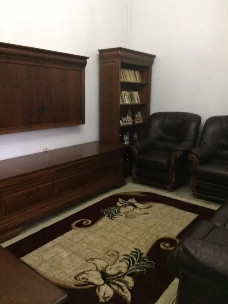 Exclusivitate Casa individuala zona centrala - EXCLUSIVITATE – Casa de vanzare in portofoliul Mag Invest! Va prezentam o oportunitate excelenta de achizitie: casa individuala cu 3 camere, situata in zona Facultatii de Mecanica, o locatie apreciata pentru liniste, accesibilitate si proximitate fata de puncte de interes. Suprafete: * Teren: 145 mp * Suprafata construita: 120 mp * Suprafata utila: 111 mp Compartimentare practica si functionala: * 3 camere spatioase si luminoase * 2 bai, ideale pentru o familie * Bucatarie separata si functionala * Garaj inclus, util pentru parcare sau depozitare Proprietatea este mobilata partial si necesita mici renovari, oferindu-va libertatea de a o personaliza dupa bunul plac, de aceea pretul este negociabil. Alte beneficii: * Acoperis din tigla metalica Lindab – calitate si durabilitate * Zona linistita, ideala pentru locuit permanent sau investitie Localizare: zona Facultatii de Mecanica, cu acces rapid catre centrul orasului, mijloace de transport, scoli si magazine. Pret: 108.000 EUR Contact: Ene Marian– 0740.949.871 Disponibila in exclusivitate la Mag Invest – o alegere inspirata pentru un camin confortabil sau o investitie pe termen lung! }}