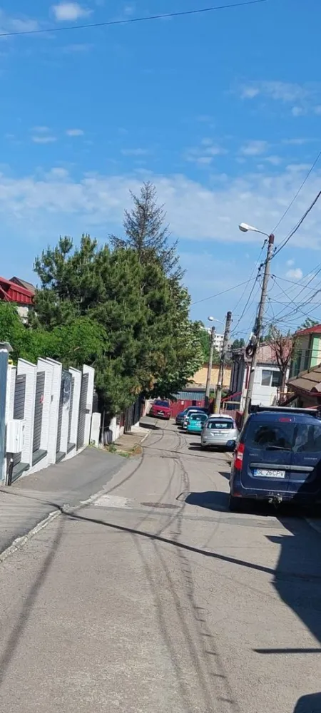 Teren de vanzare - Piata Centrala, 300mp, toate utilitatile - O oportunitate excelentă pentru cei interesați de dezvoltare sau investiție! Teren de 300 metri pătrați situat in inima orasului, într-o zonă accesibilă și bine conectată. Suprafața generoasă permite construirea unei case noi, amenajarea unui spațiu verde sau alte proiecte imobiliare. Caracteristici principale: Suprafață: 300 mp Locatie: Piata Centrala Utilități complete (apă, canalizare, electricitate, gaze) Anterior, pe teren se află o casă veche, care necesită demolare Potrivit pentru construcție de locuința sau investiții Preț: 54.000 euro sau schimb cu apartament+diferenta Pentru mai multe detalii sau programarea unei vizionări, nu ezitați să ne contactați! - 0740.949.871 - Marian Ene }}