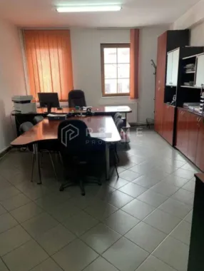 DE ÎNCHIRIAT: Spațiu Comercial Ultracentral (200 mp) – Front Stradal