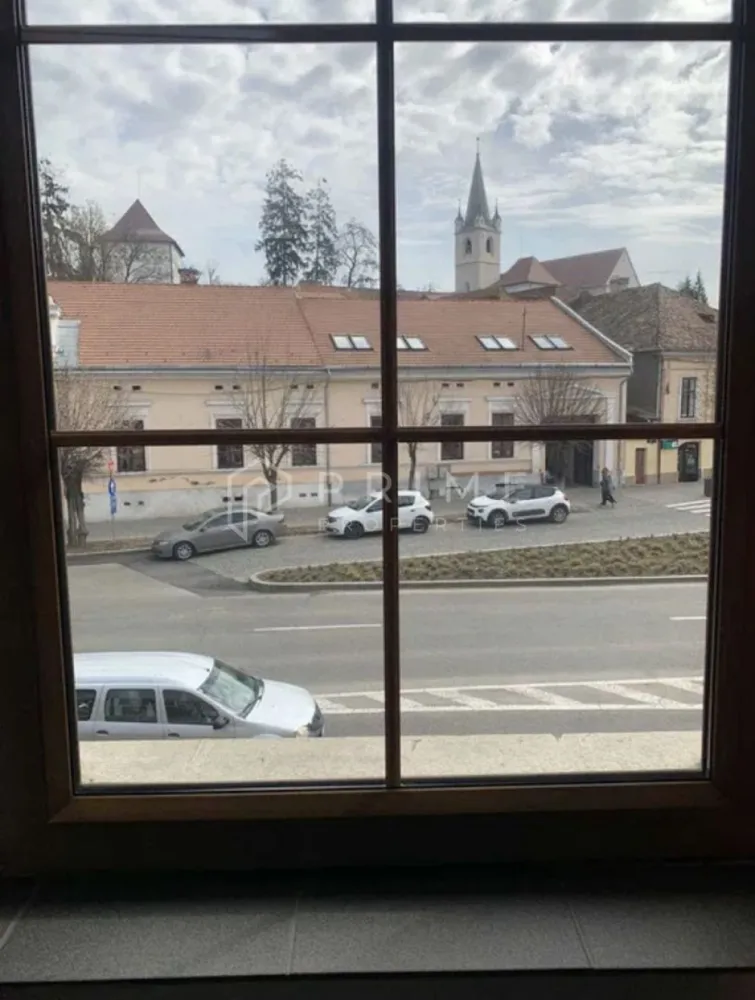 DE ÎNCHIRIAT: Spațiu Comercial Ultracentral (200 mp) – Front Stradal