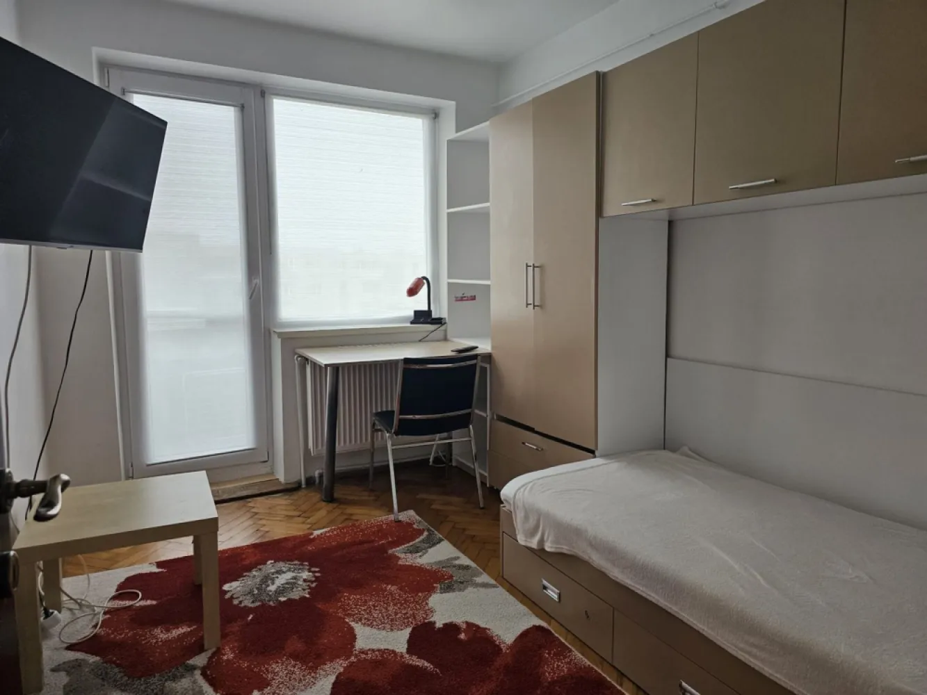 Apartament cu 3 camere, mobilat si utilat - Piata Centrala