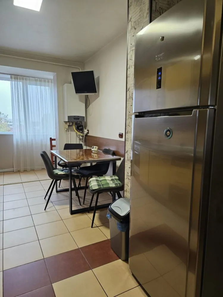 Apartament cu 3 camere, mobilat si utilat - Piata Centrala