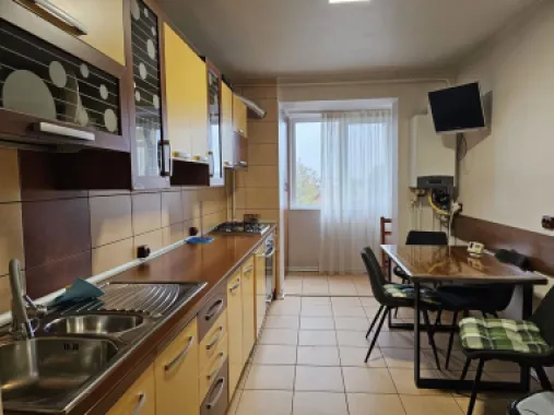 Apartament cu 3 camere, mobilat si utilat - Piata Centrala
