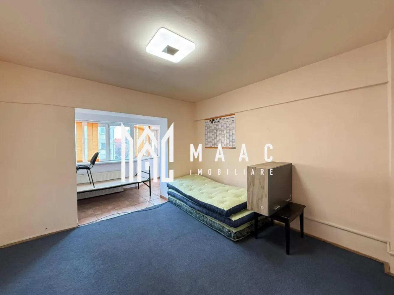 Apartament 3 camere | Etaj 2 | 78MP | Balcon | Central - MAAC Imobiliare propune spre inchiriere un apartament cu 3 camere, in zona Centrala (reper - Strada Consitutiei). Apartamentul se poate inchiria in aceasta stare, sau la cerere, daca este vorba de o perioada indelungata, se poate renova de catre proprietar sau chirias si se rediscuta cuantumul chiriei. Apartamentul este configurat astfel: 3 camere, bucatarie, baie, balcon inchis. Aferent - pivnita. Incalzirea se face cu centrala proprie si calorifere. Amplasamentul blocului este unul avantajos, fiind la 10 minute de mers pe jos de centru/ Mall si aproape de magazine/ farmacii. Se percepe o chirie in avans si garantie in cuantumul unei chirii lunare. Disponibilitate imediata. Pentru mai multe detalii sau pentru a programa o vizionare, va rugam specificati telefonic: CP2849515 }}