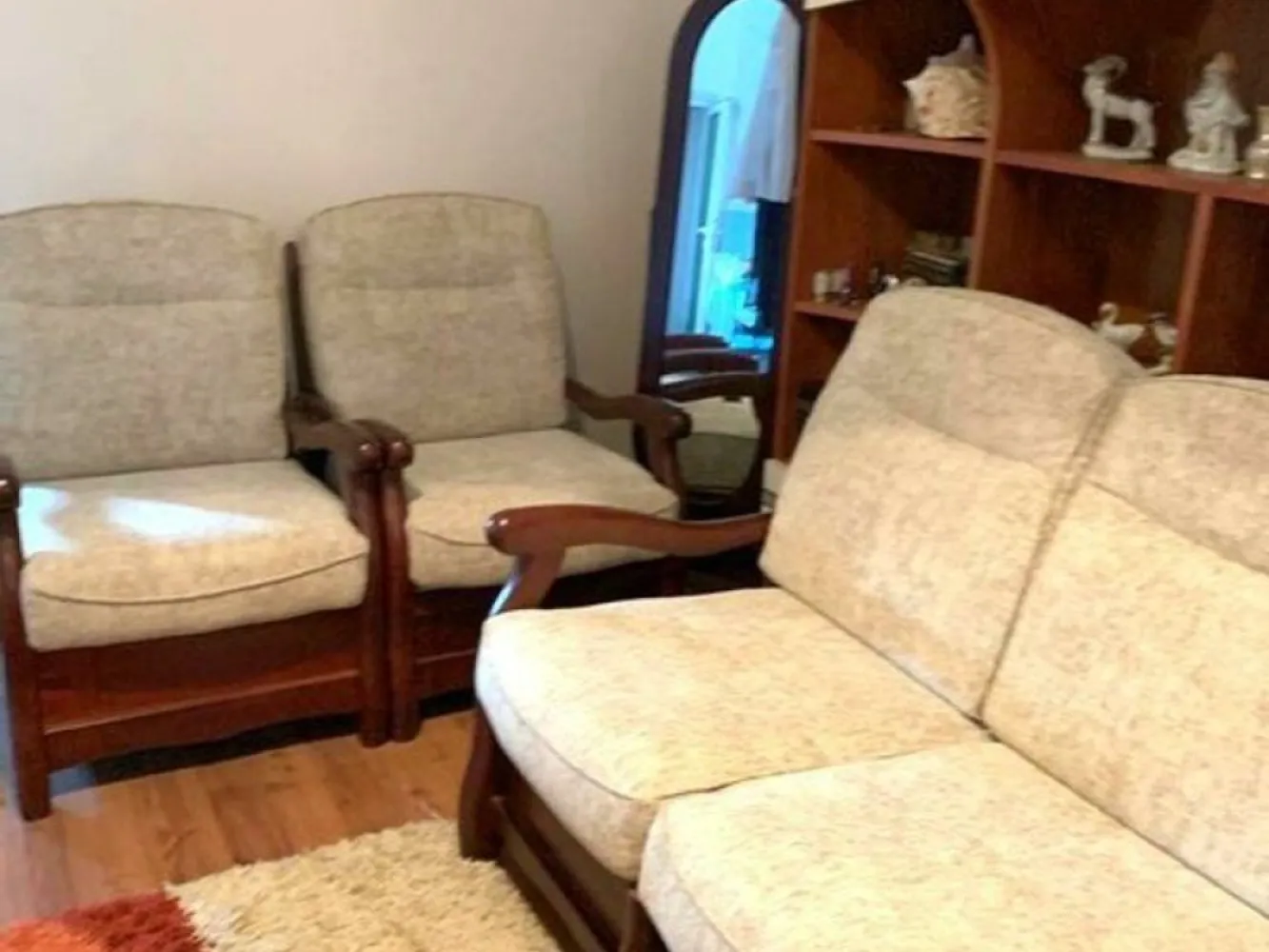 Casa individuala zona centrala - Facultatea de mecanica - Va prezentăm o casă de vânzare situată la doar câțiva pași de Facultatea de Mecanică, perfectă pentru tine și familia ta, construită în anii '90 și renovată în 2018, această locuință solidă din cărămidă ofera tot confortul necesar unei familii. Cu o suprafață totală de 100 mp, casa este compartimentată astfel - 3 camere, bucătărie complet utilată, hol generos, două grupuri sanitare și un garaj subteran pentru mașina ta. Beneficiind de o acoperiș din tablă Lindab, centrală termică, tâmplărie cu geam termopan, gresie și faianță de cea mai bună calitate, precum și sistem de aer condiționat, această proprietate reprezintă alegerea ideală pentru un stil de viață confortabil. Cu o suprafață de teren de 150 mp, această casă îți oferă intimitate și posibilitatea de a te bucura de momente de relaxare în curtea proprie. Prețul imbatabil de 108.000 euro include o parte din mobilier, astfel că te poți muta imediat fără griji. Pentru mai multe detalii și pentru a programa o vizionare, contactează-ne și lasă-ne să te ghidăm în procesul de achiziție a unei proprietăți. Contact 0746.252.252 - Liliana Ene, consilier imobiliar Mag Invest. }}