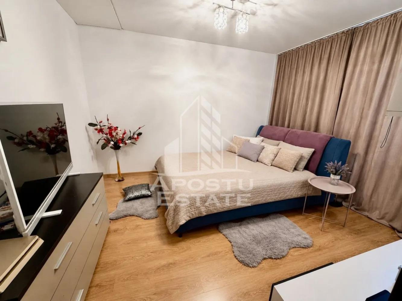 Apartament cu 2 camere, decomandat, la asfalt in Chisoda - APOSTU ESTATE va ofera spre vanzare un apartament cu 2 camere, situat in Chisoda, la asfalt.
Dispune de o suprafata utila de 45 mp + balcon de 5 mp.
Se afla la etajul 2 din 2
Regimul de inaltime al blocului este P+1+M.
Se vinde mobilat.
Confortul termic se realizeaza cu ajutorul centralei proprii pe gaz cu incalzire pe calorifere.
Dispune de pod propriu cu acces din apartament.

Compartimentare:
- hol
- bucatarie
- dormitor
- baie cu cada si geam
- living cu iesire pe balcon
- pod propriu

Pretul este 70.000€
Va asteptam cu drag la o vizionare si poti deveni chiar tu noul proprietar al acestui apartament.
Cp 3200515