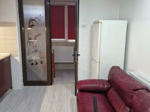 Apartament cu 3 camere, parter - zona Tiglina 2, CEC