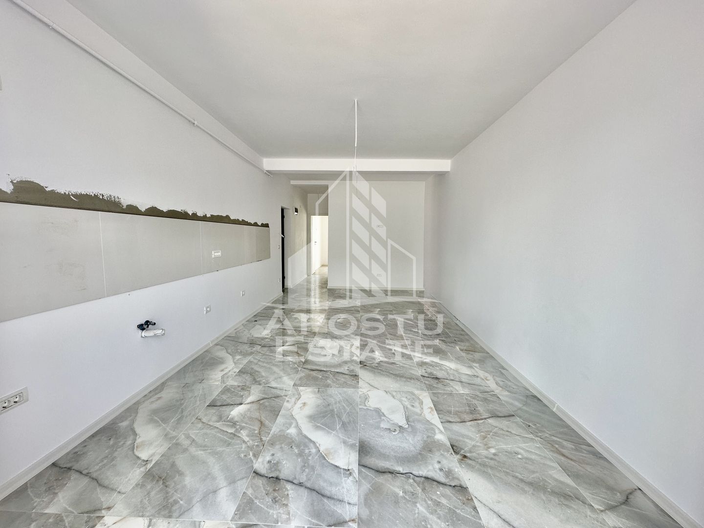 Apartament cu 2 camere, 2 balcoane, etaj 1, zona Planetelor