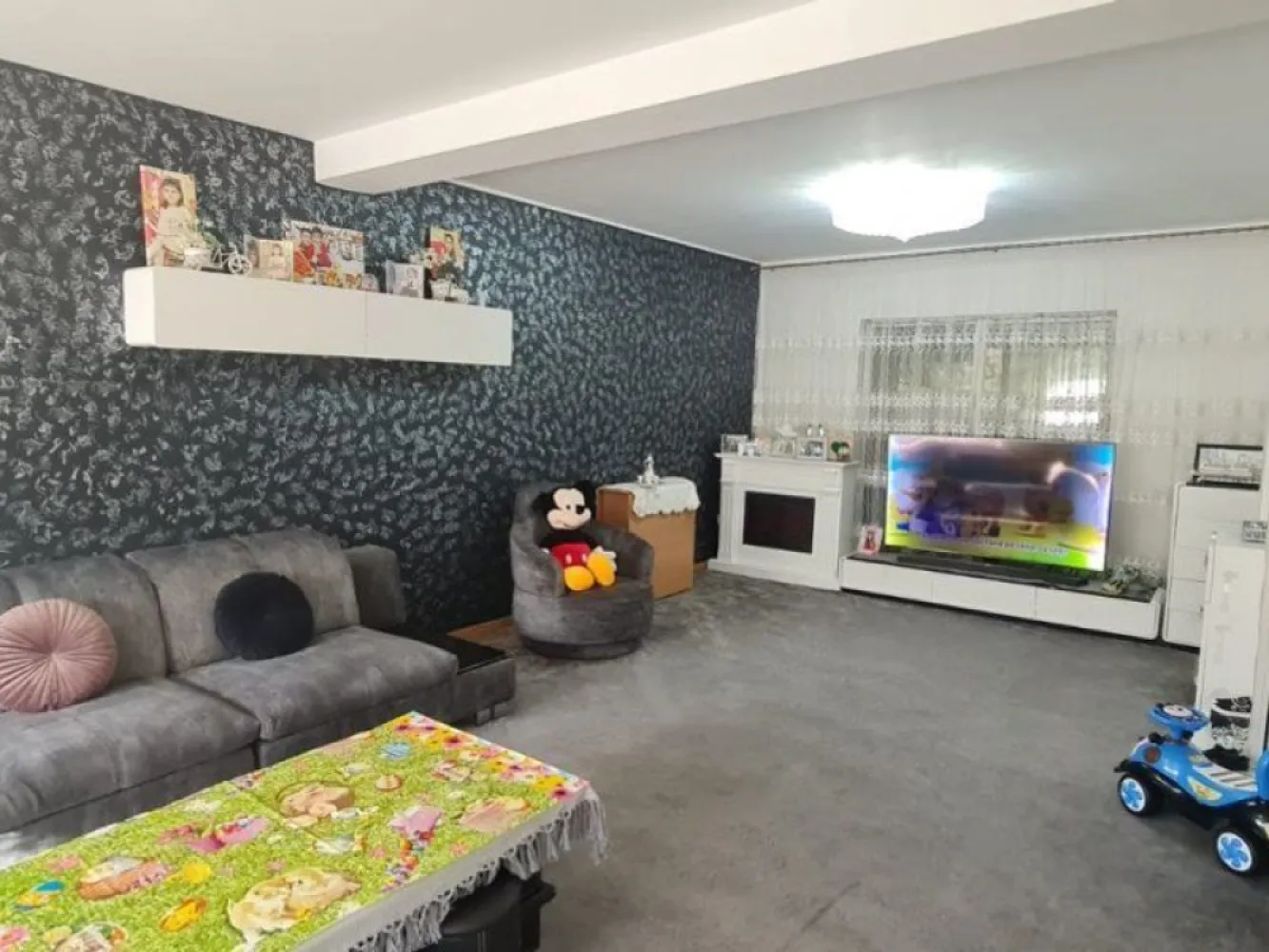 Vila P+1E+M - zona General - Micro 14 - Agentia imobiliara Mag Invest va propune pentru achizitie o vila P+1E+M, singur in curte, cu deschidere stradala 22 ml, suprafata contruita la sol 94mp si suprafata utila 188mp. Detalii imobil - foisor in curte - acoperis - tabla Lindab - compartimentare - 4 camere, trei grupuri sanitare, bucatarie, hol de acces - masarda de tip openspace - curte amenajata, pavata cu dale - gard din fier forjat Imobil este construit din caramida in anul 2009 si se afla intr-o zona linistita cu constructii individule (case), in spate la "General", peretii exteriori sunt termoizolati cu polistiren, tamplaria interioara si exterioara din PVC cu geam termopan, centrala termica, parchet laminat, gresie si faianta, toate finisajele facute cu gust pentru a-i asigura tot confortul necesar unei familii. Proprietatea se vinde asa cum se prezinta in imagini. Va recomandam vizioarea acestui imobil. Pret tranzactionare 235.000 euro, negociabil. Comisionul agentiei 1,5% din valoarea de tranzactionare.. Relatii suplimentare si programare pentru vizionare la nr. 0740949871, Marian Ene, consilier imobiliar.