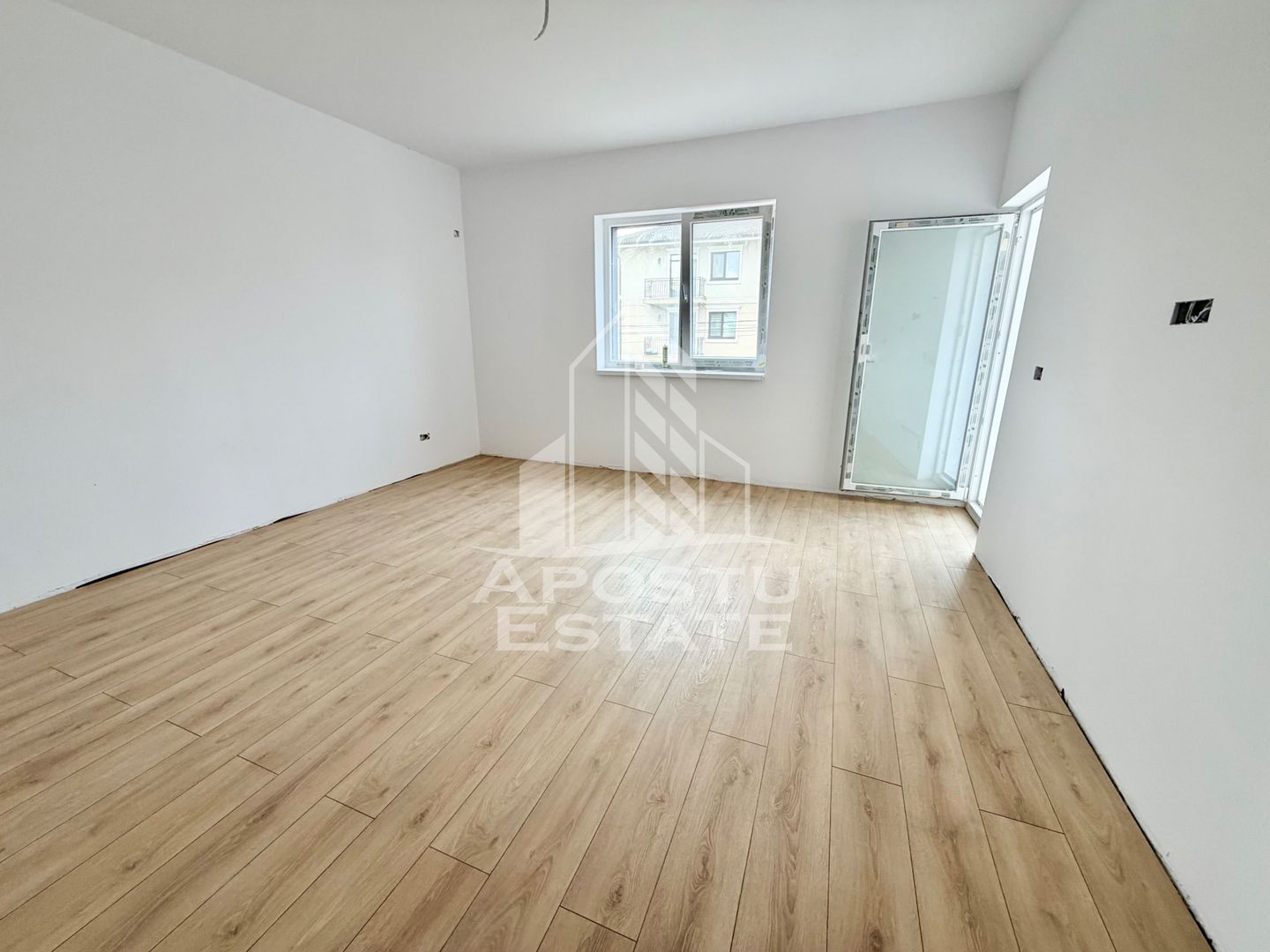 Apartament cu 2 camere, etaj 2, decomandat, zona Planetelor