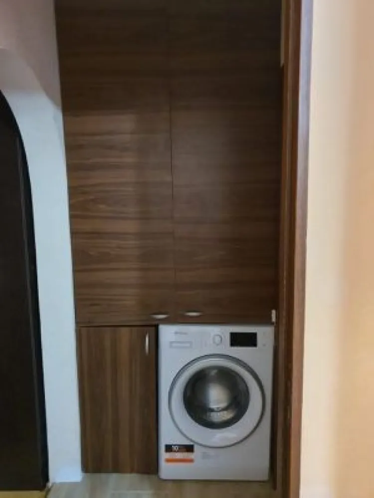 De vanzare apartament cu 2 camere etaj 1, Micro 38, 60.000 euro - Se oferă spre vânzare un apartament cu 2 camere semidecomandat, situat în cartierul Micro 38, la etajul 1, ideal atât pentru locuit, cât și pentru investiție.
Apartamentul dispune de:
- centrală termică proprie;
- aer condiționat;
- ferestre cu tâmplărie PVC și geam termopan;
- gresie și faianță;
- se vinde mobilat și utilat, gata de mutare;
- izolatie interioara si exterioara
- întreținut, curat și cu un aspect plăcut.
Avantaje ale zonei:
- în apropiere de magazine (Supeco, Lidl);
- școală și grădiniță la câteva minute;
- acces facil la mijloace de transport și alte puncte de interes.
Preț: 60.000 €
Pentru mai multe informații sau pentru programarea unei vizionări, vă rog să mă contactați 0741.030.291 Marilena, Agentia Mag Invest.