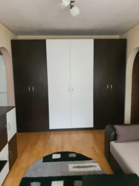 De vanzare apartament cu 2 camere etaj 1, Micro 38, 60.000 euro